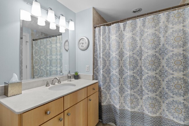 Building Photo - Elegant 1-Bed, 1-Bath Condo in Prime Virginia Beach Location!
