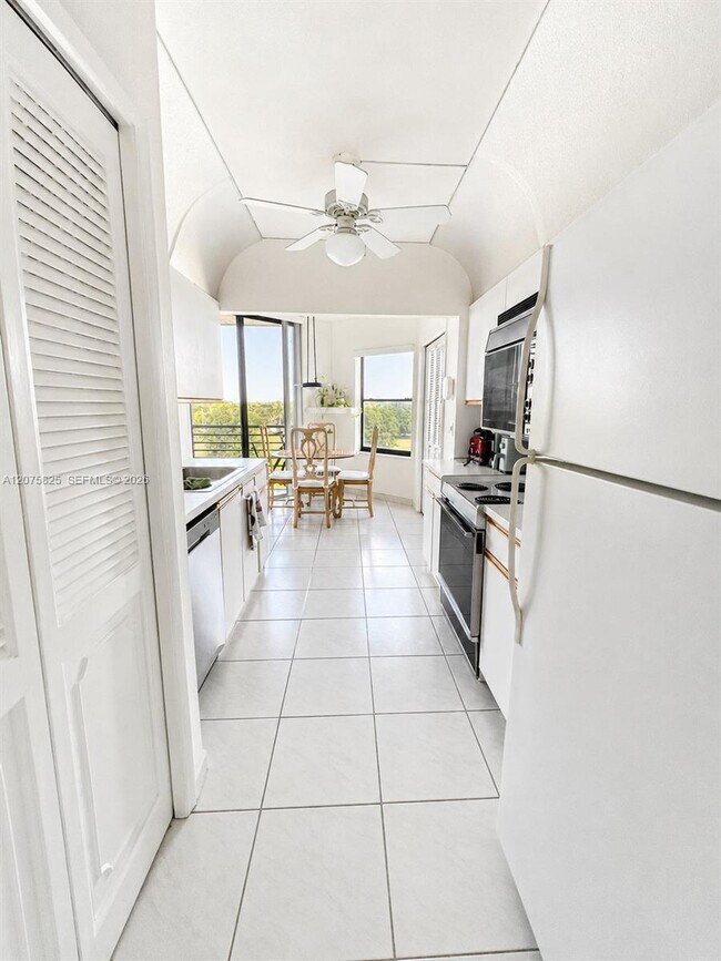 Building Photo - 7300 Radice Ct