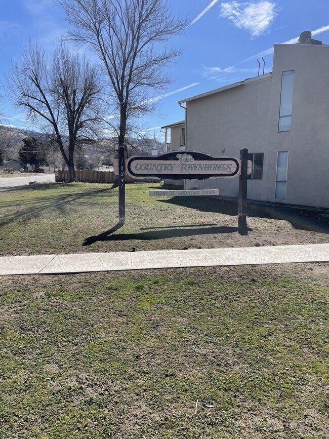 Building Photo - Coming Soon! Charming Corner Unit in Stallion Springs