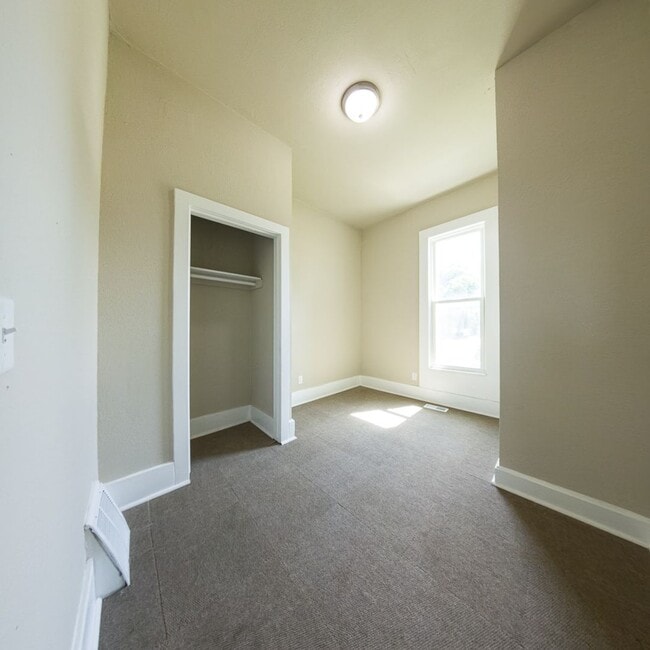Building Photo - 114 N 7th St