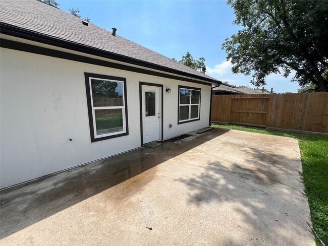 Building Photo - 13314 Oak Ledge Dr