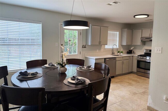 Building Photo - 6300 Crumley Ln