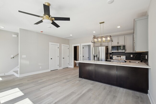 Building Photo - 361 Archwood Dr