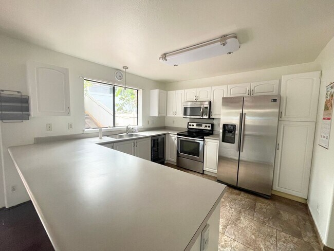 Building Photo - Move In Ready- 4 Bd, 3 Ba- Available Now i...