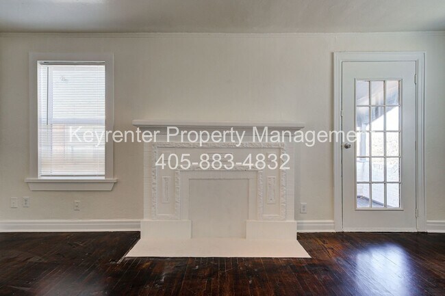 Building Photo - N Gatewood Ave Duplex