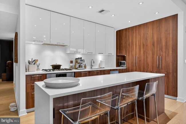 Building Photo - 1650 Silver Hill Dr