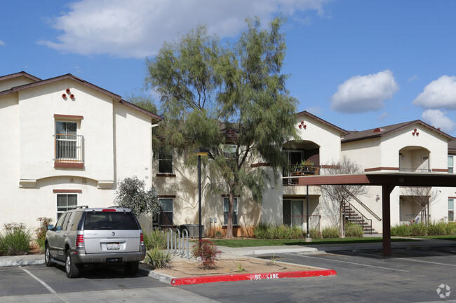 Building Photo - Crossings at Madera