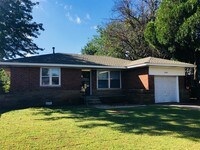 Building Photo - 4300 NW 20th St