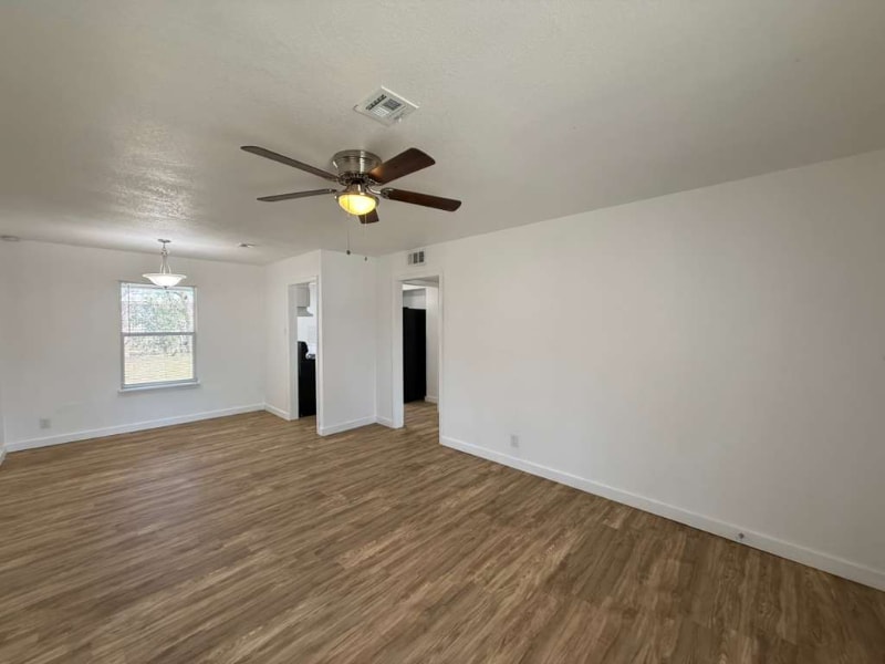 Building Photo - 339 Brettonwood Dr