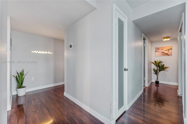 Building Photo - 18011 Biscayne Blvd