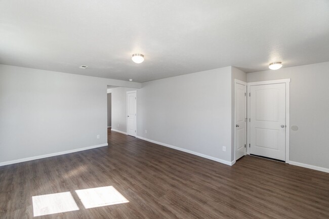 Building Photo - Charming 3 Bed, 2 Bath Home in Cheney – Op...