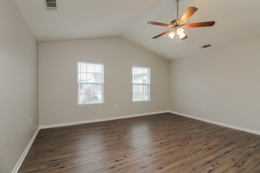 Building Photo - 2836 Westbury Ct