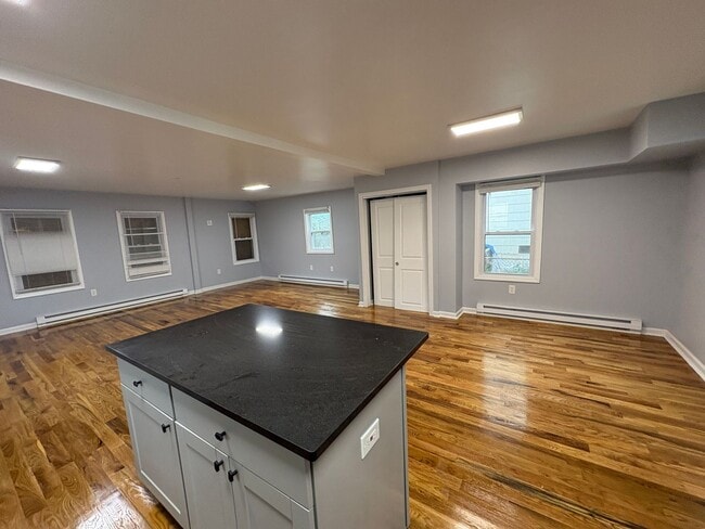 Building Photo - Beautiful, Newly Renovated 4 Bedroom 2 1/2...