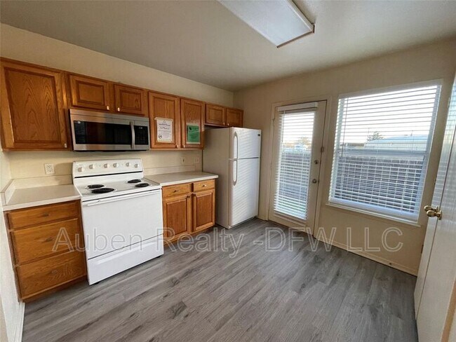 Building Photo - 121 Cambridge Dr