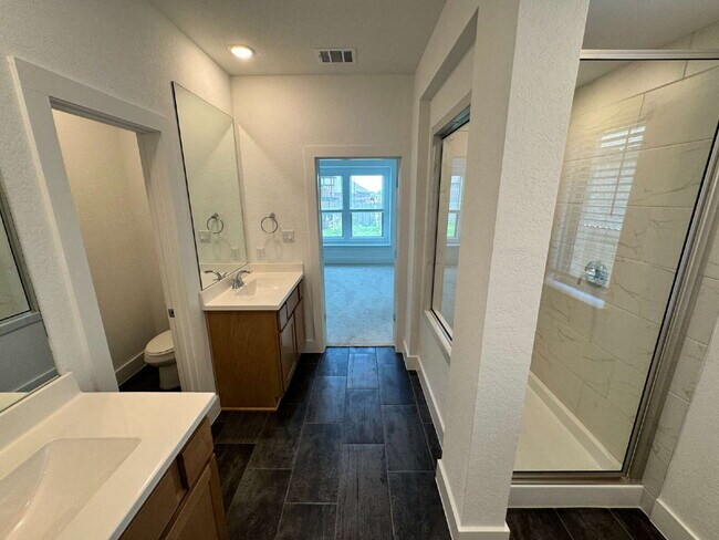 Building Photo - "Charming 4-Bed, 3-Bath Home in Castrovill...