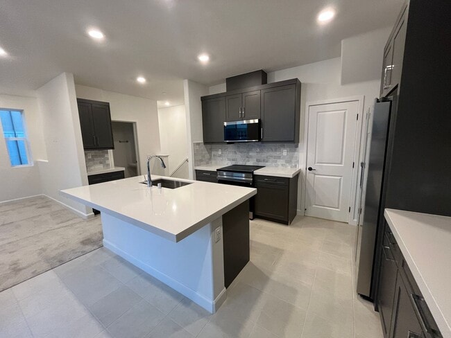 Building Photo - Welcome to modern living in the sought-after Rancho Peñasquitos neighborhood!