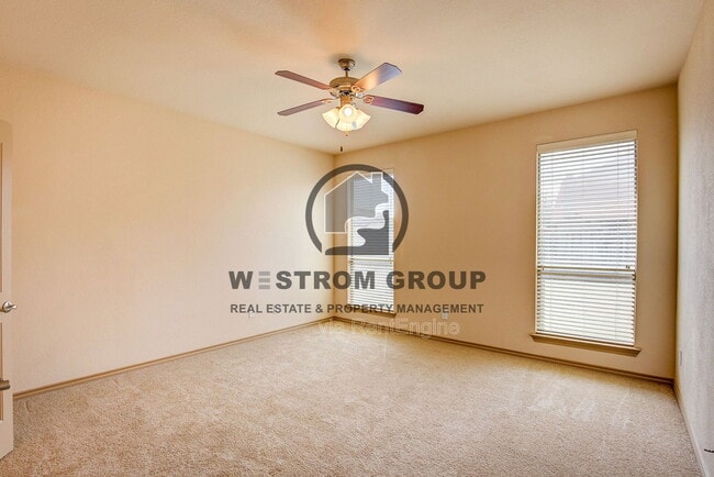 Building Photo - 3217 Hornbeam St