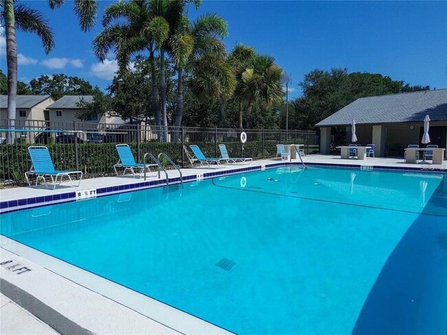 Building Photo - 4215 E Bay Dr