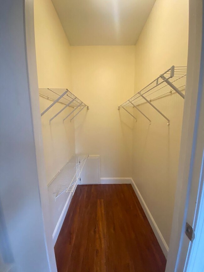 Building Photo - 326 N Madison St