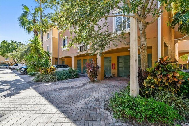 Building Photo - 2945 NE 185th St