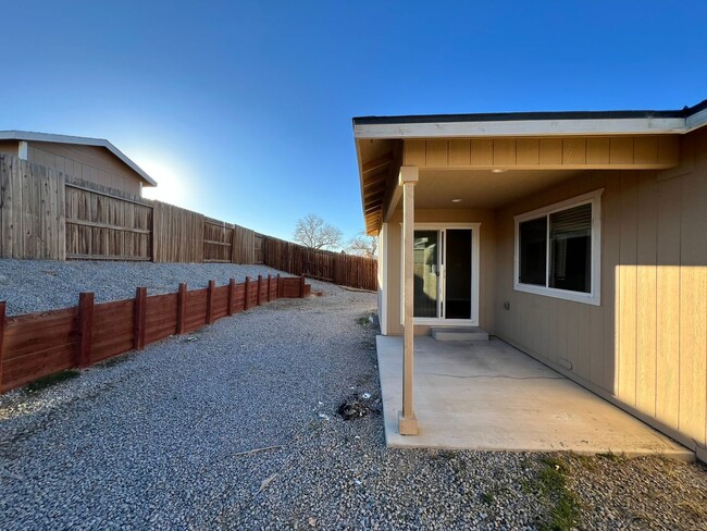 Building Photo - 4 Bedroom 2 Bathroom Fernley Home