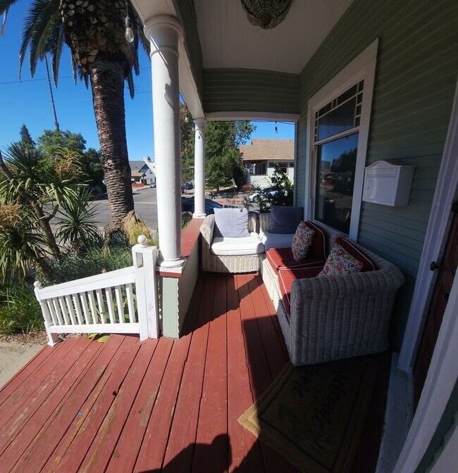 Building Photo - Islay Street  770-774