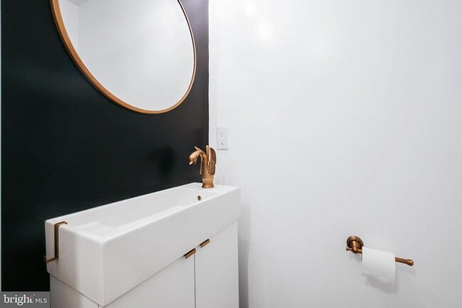 Building Photo - 5502 Sacramento Mews Pl