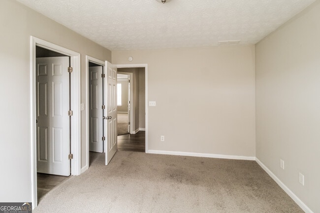 Building Photo - 75 Valley Brook Dr