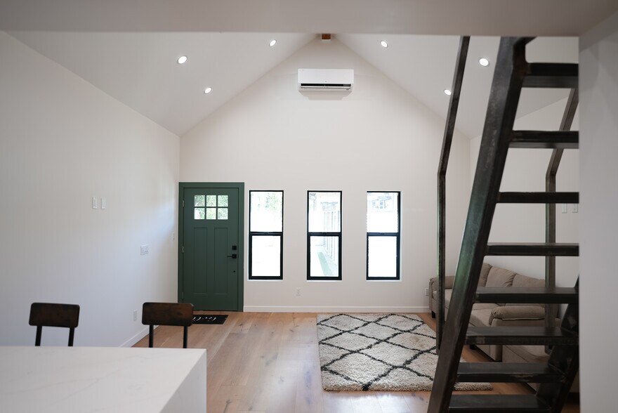 Building Photo - 6009 Melvin Ave