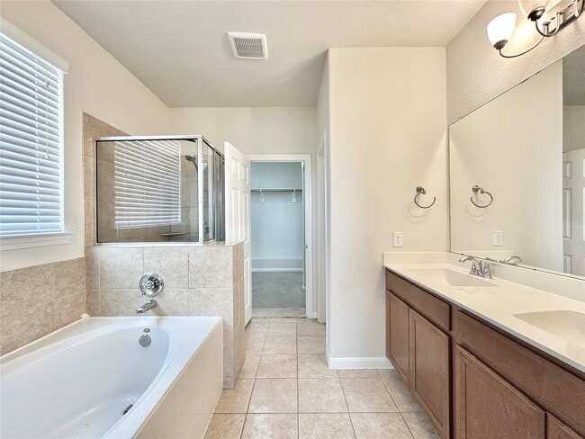 Building Photo - 18002 Alora Springs Trace