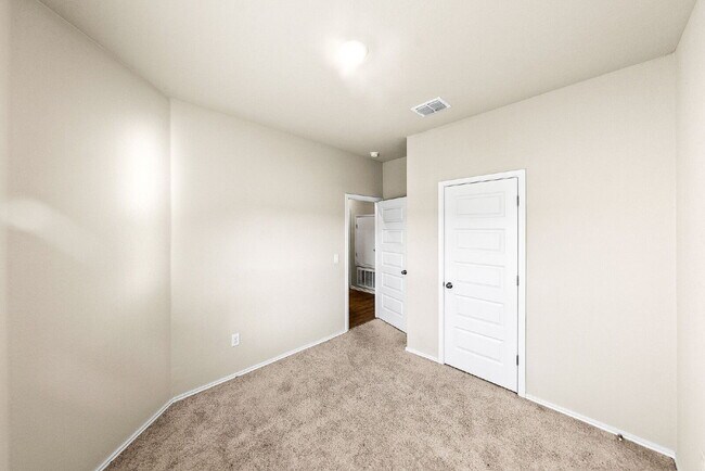 Building Photo - 7663 Stud Dr