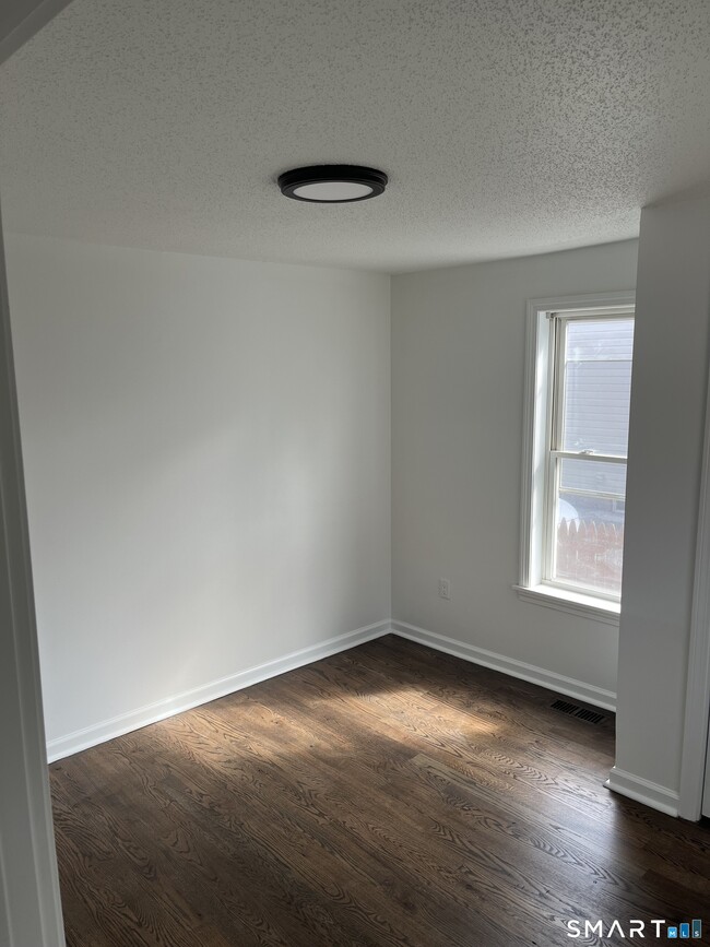 Building Photo - 52 Pearl St