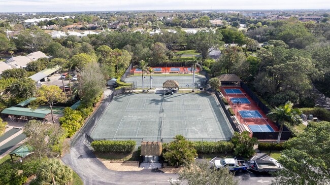 Building Photo - ** NAPLES COVE @ BAY FOREST ** 2 BED / 2 B...