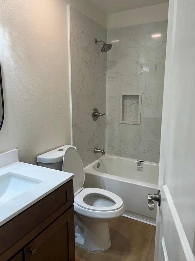 Building Photo - 2813 Vista Palomar