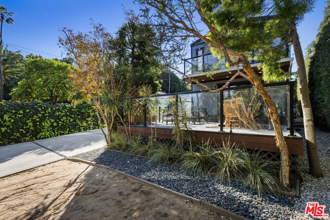 Building Photo - 1057 N Ave 49