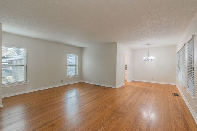 Building Photo - UPDATED 2 bedroom, 1 bathroom with 1 garage space