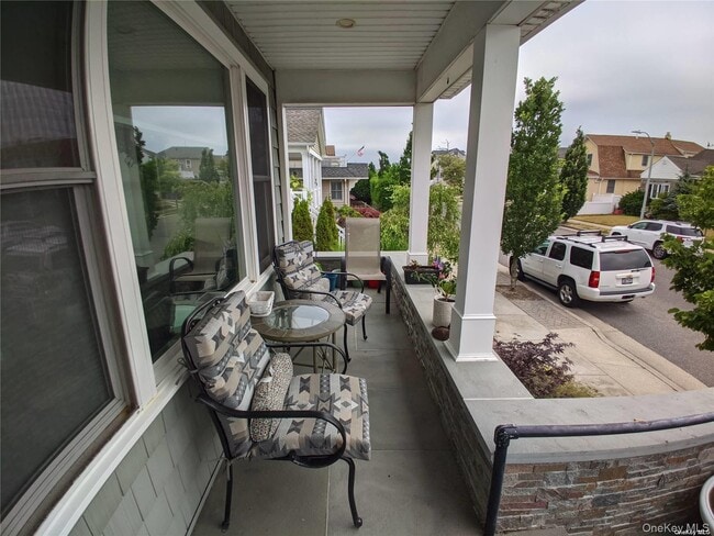 Building Photo - 535 E Walnut St