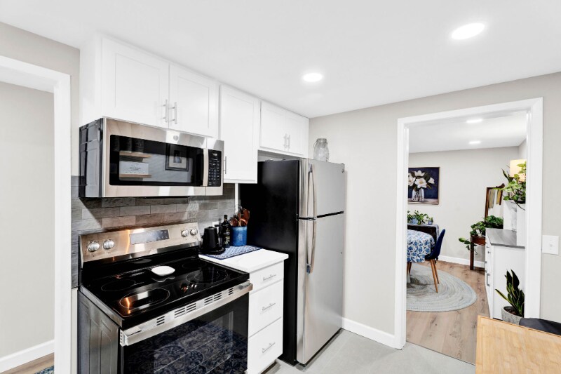 Building Photo - 6 Roanoke Ln