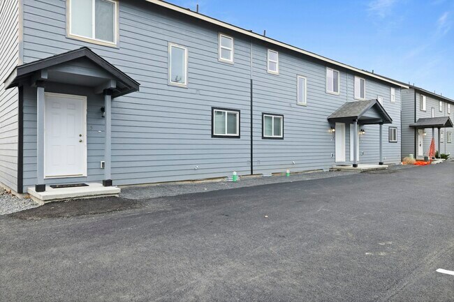 Building Photo - 2617 W Marina Dr