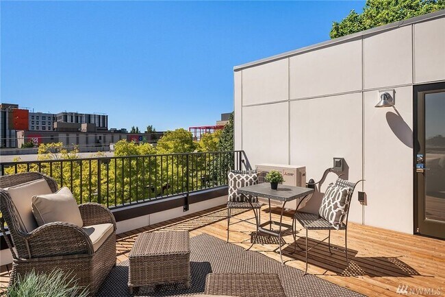 Building Photo - 1112 13th Ave