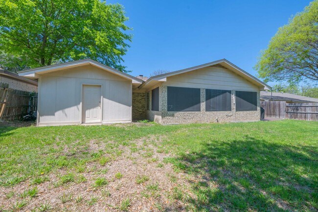 Building Photo - 303 Manning Dr