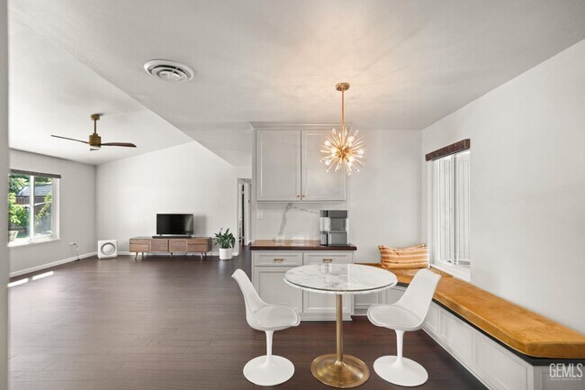 Building Photo - 5209 Pla Vada Dr