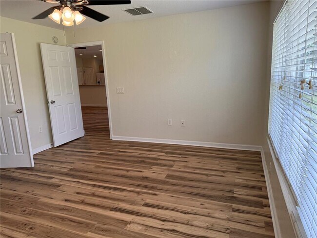 Building Photo - 4304 SW 54th Ct