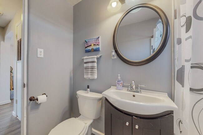 Building Photo - Charming NE Heights 3 Bedroom 2 Bath