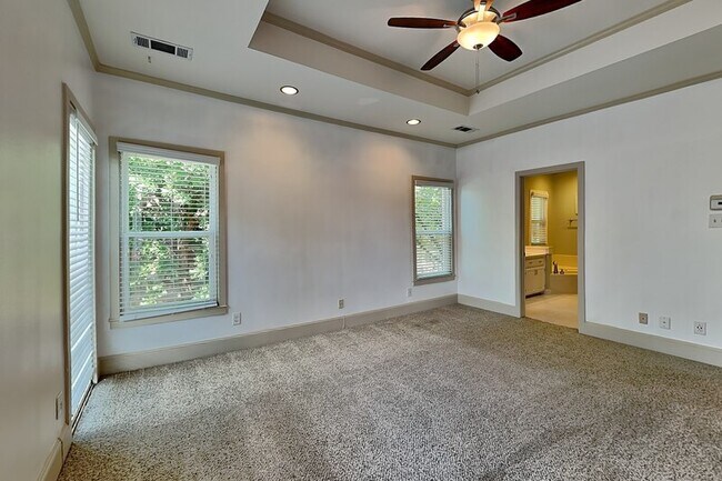 Building Photo - 3420 Binkley Ave