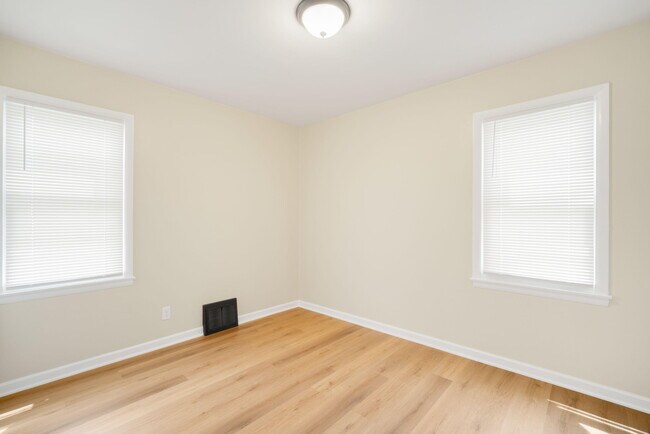 Building Photo - 3350 S 26th St