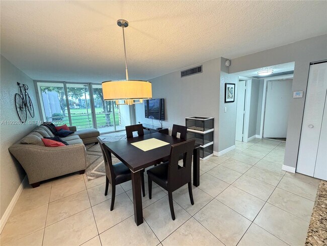 Building Photo - 9491 Evergreen Pl