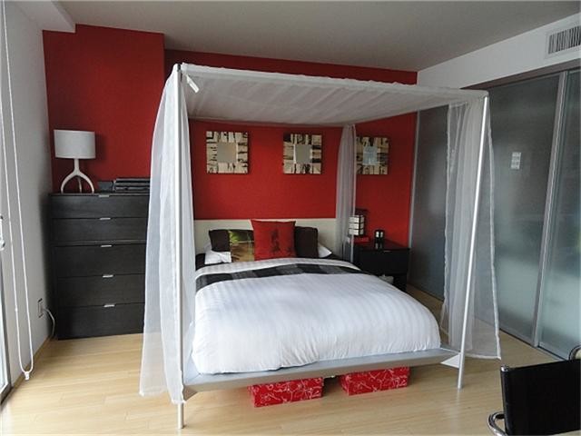 Building Photo - 2016 Main St