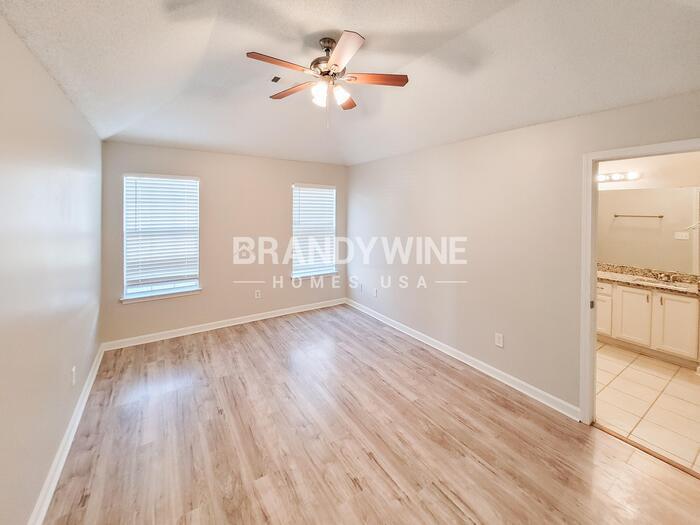 Building Photo - 4890 Phipps Dr