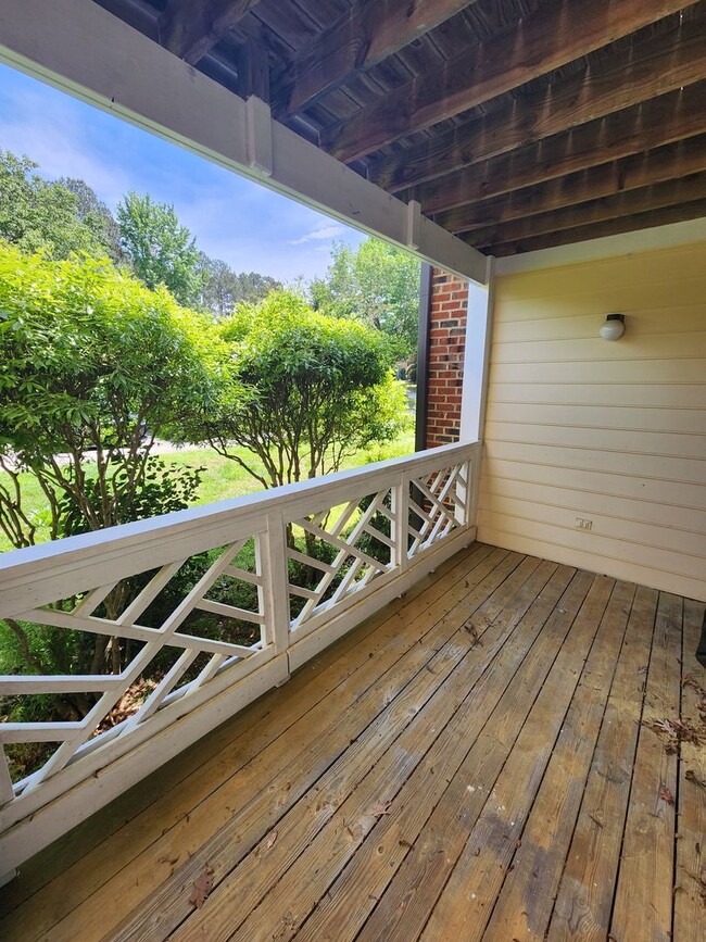 Building Photo - Chapel Hill / Bradford Place Condo AVAILABLE